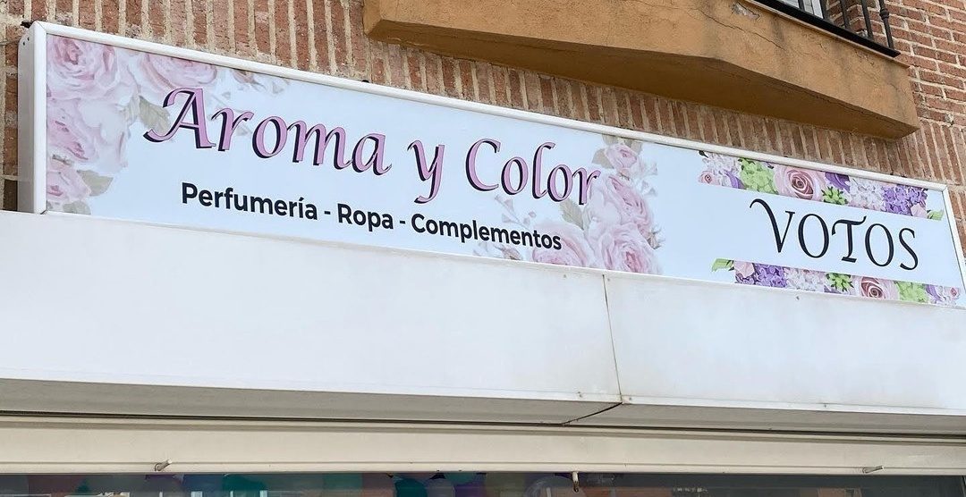 Rótulo de fachada para la tienda Aroma y Color